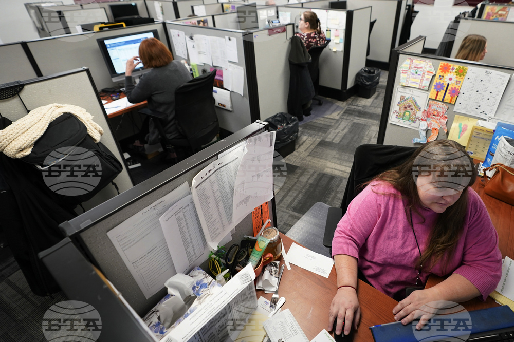 Над две трети от компаниите в ЕС със изнесени в чужбина услуги са се насочили към друга страна членка, по данни на Евростат за 2021-23 г.