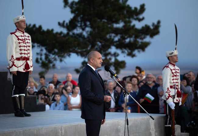 Президентът: Навред из България усещам просветлено и искрено желание на хората да отхвърлят натрапвания комплекс за малоценност и внушението, че някой друг ще решава вместо нас