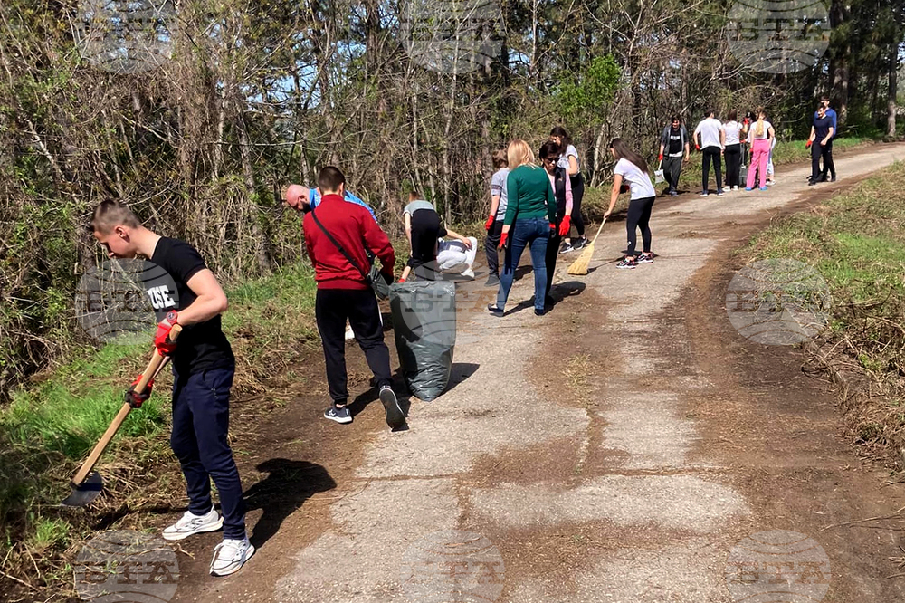 В Червен бряг се проведе екоинициативата "Да почистим заедно нашия град"
