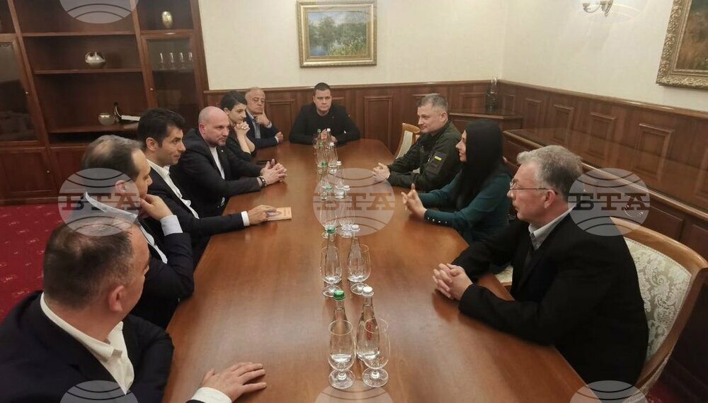Премиерът Кирил Петков се срещна с българската общност в Украйна