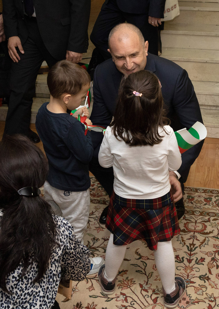 Румен Радев: Изградените над 50 български асоциации и 52 български неделни училища в Испания са доказателство за неразривната връзка на българската общност с родината