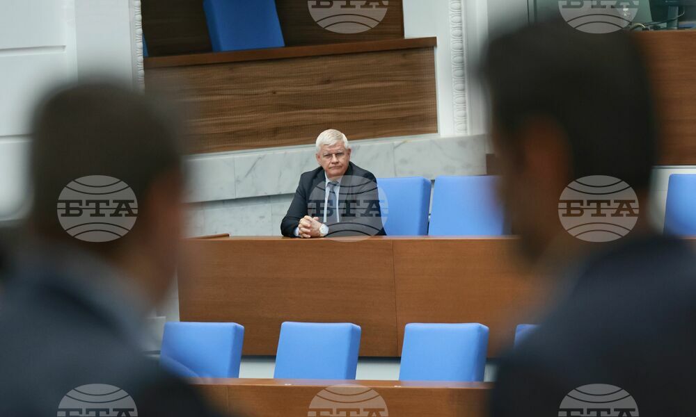 Парламент - заседание - Кирил Вътев