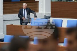 Парламент - заседание - Кирил Вътев