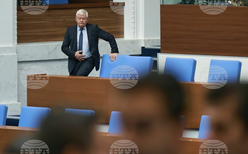 Парламент - заседание - Кирил Вътев