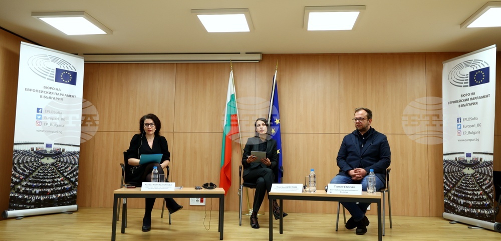 Пътят пред украинските бежанци в Европа и в България - дискусия