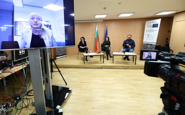 Мариана Тошева ще е новият ръководител на координационната група за бежанците, обяви Калина Константинова
