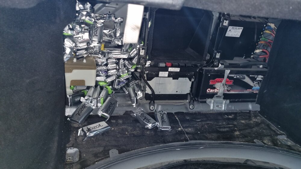 Контрабандни електронни наргилета във фабрични кухини на лек автомобил откриха митническите служители на МП Капитан Андреево