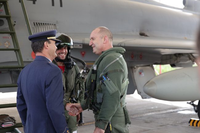 Румен Радев: Мисията на професионалните военни е да съхраняват мира с цената на живота си, който политици и демагози пренебрегват в името на партиен или користен интерес