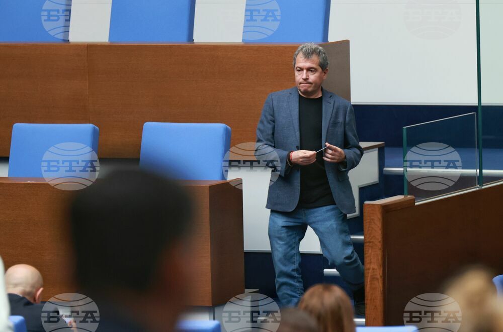 Има ред причини за оставката на военния министър Тодор Тагарев, смятат от "Има такъв народ"