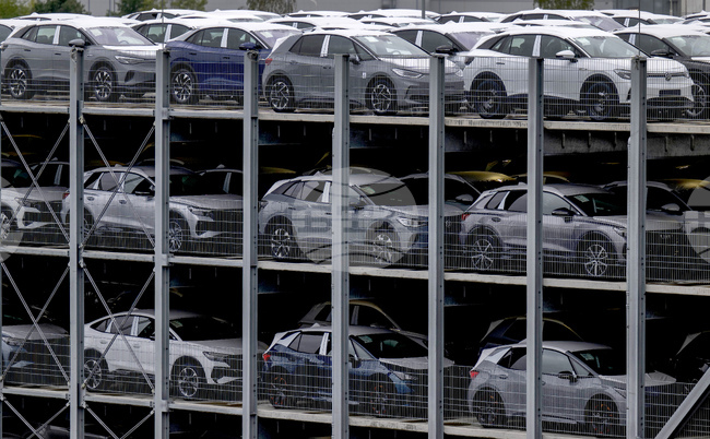 Бизнес климатът в германската автомобилна индустрия отново се влошава през септември