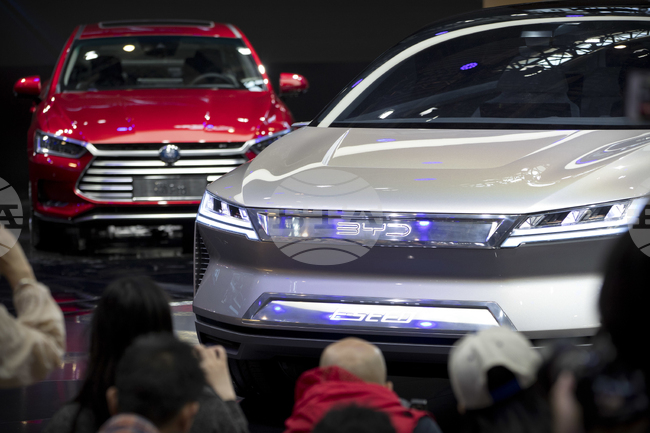 Вносът на китайски автомобили в ЕС надхвърля европейския износ към Пекин през 2025 г. за първи път, според проучване