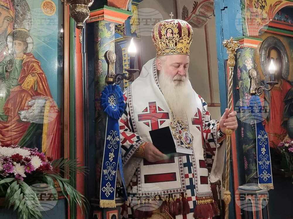 Молебен за здраве и успехи през новата учебна година отслужиха в Кюстендил Величкият епископ Сионий и Велбъждският епископ Исаак