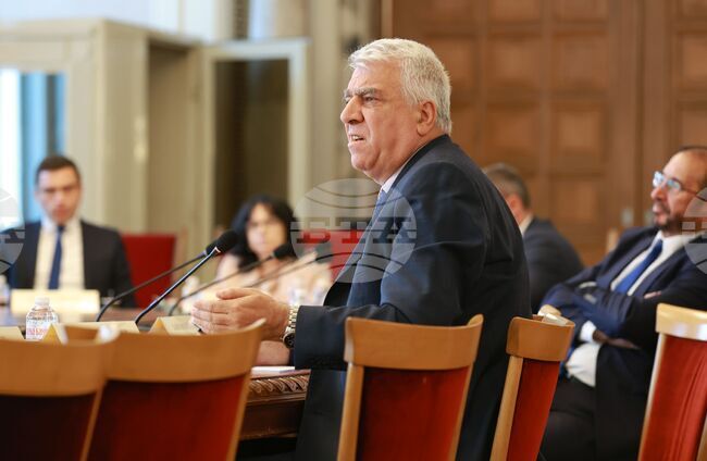 Парламент - Комисия по бюджет и финанси 