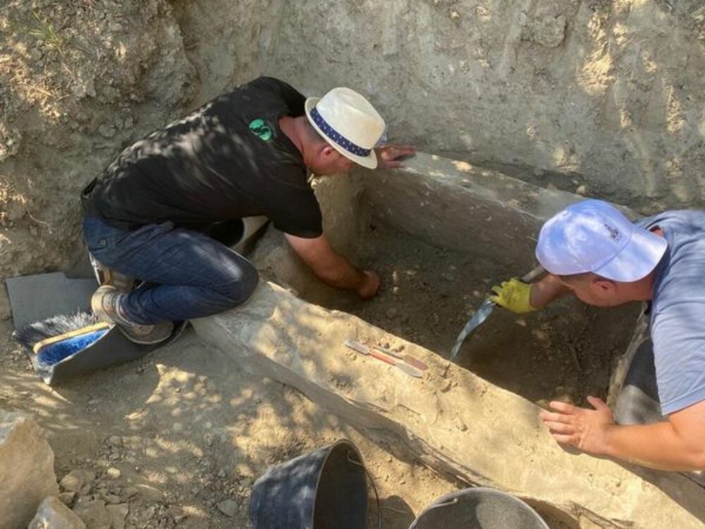АТА: Антична гробница беше открита в маслинова гора в албанския град Душкарак