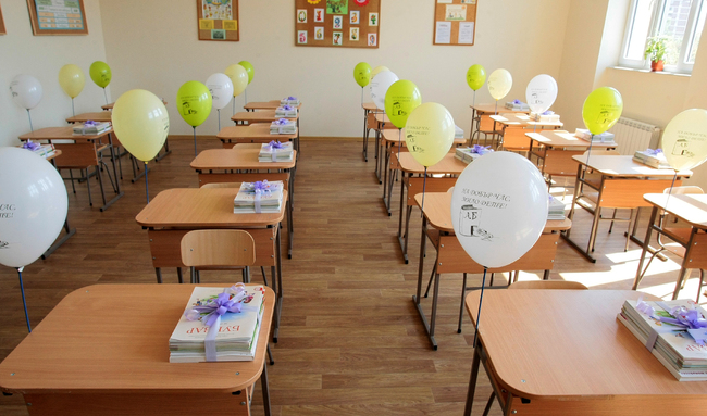 Новата учебна година започва в 2349 училища в страната, 702 000 са учениците от първи до 12-клас, а първокласниците са над 57 000