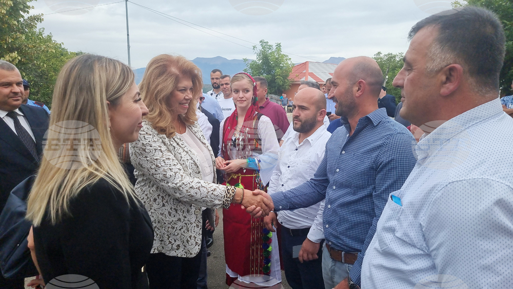 Албания - Село Големо Острени - Илияна Йотова - българско национално малцинство - среща
