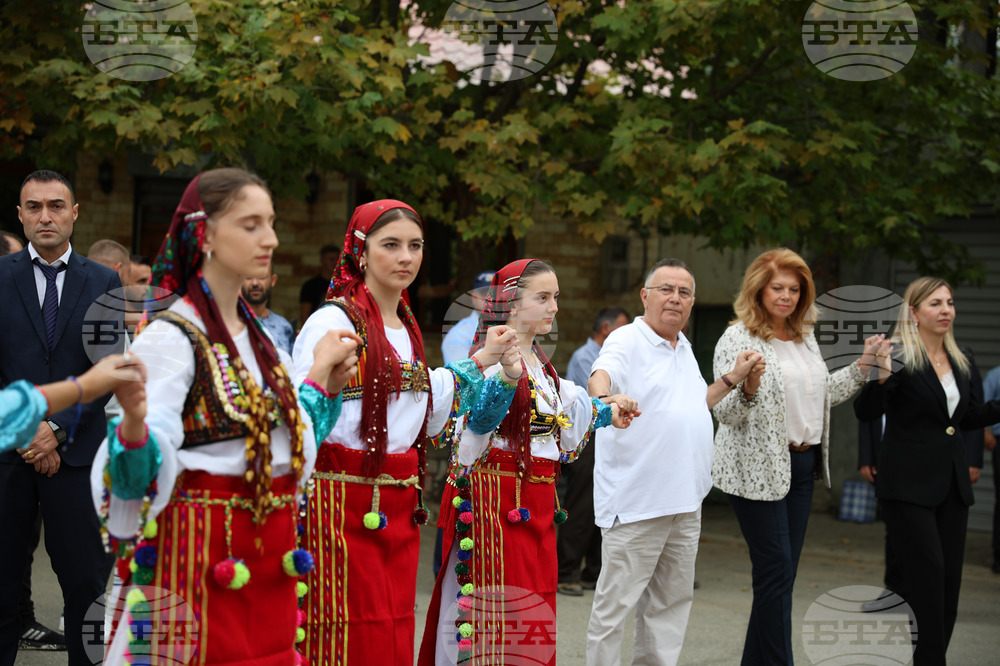 Албания - Село Големо Острени - Илияна Йотова - българско национално малцинство - среща