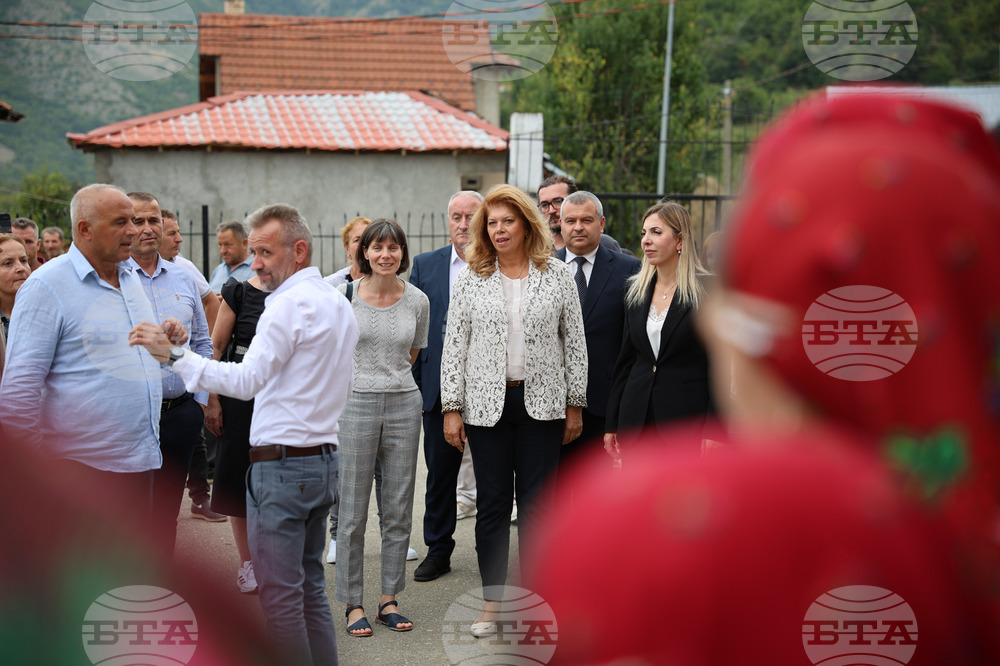 Албания - Село Големо Острени - Илияна Йотова - българско национално малцинство - среща