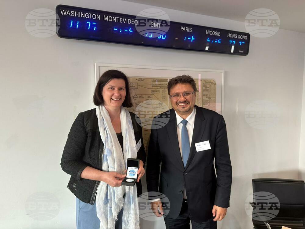 BTA Director General Presents Honorary Medal to APA's Innovation Hub Head Verena Krawarik