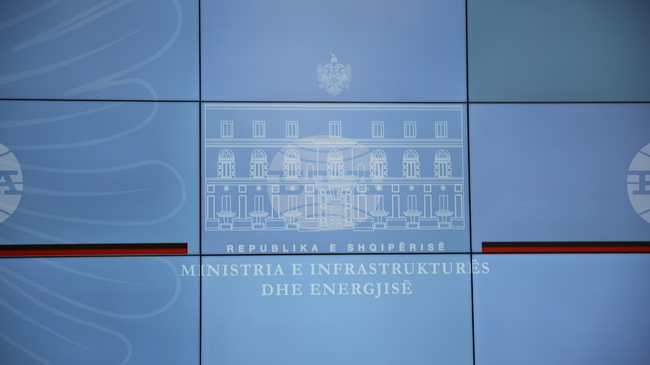 Конституционният съд на Албания спря решение на албански съд за отстраняване на вицепремиера Белинда Балуку от длъжност