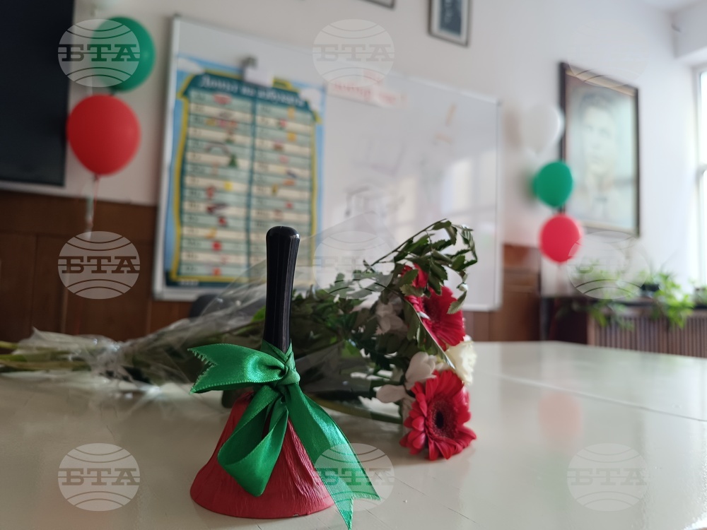 Българското училище „Ние врабчетата“ в Щутгарт сподели обява за работа за учебната 2025/2026 година