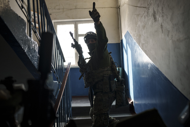 СБУ провежда над 20 специализирани операции в Украйна по дело за присвояване на средства за възстановяване на енергийната инфраструктура