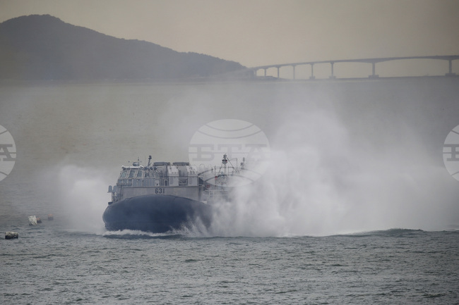 Южна Корея отправи предупредителни изстрели по посока на севернокорейски кораб, пресякъл морската граница между двете страни