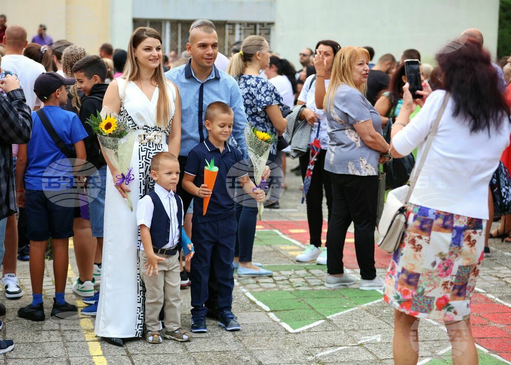 Бургас - Основно училище "Георги Бенковски" - първи учебен ден