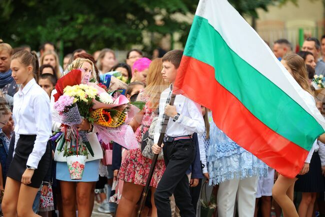  Бургас - Основно училище "Георги Бенковски" - първи учебен ден