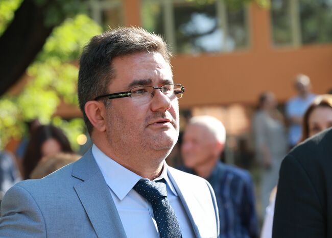 Ограничено е правото на децата на образование и на възрастните - на достъп до работното място, пише в позиция на работещите в училищата