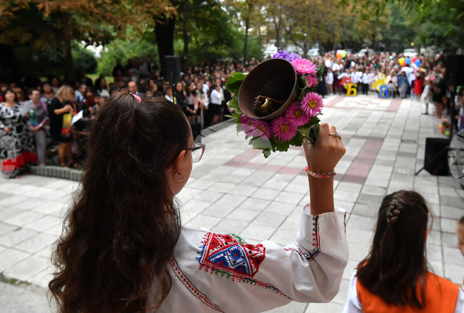 Исперих - първи учебен ден - първокласници