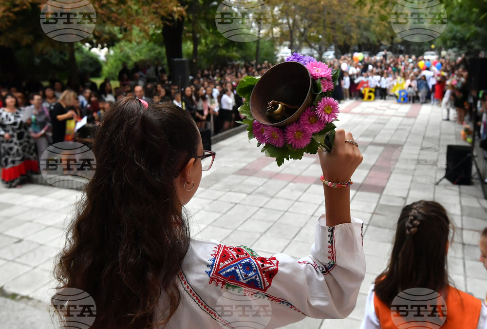 Исперих - първи учебен ден - първокласници