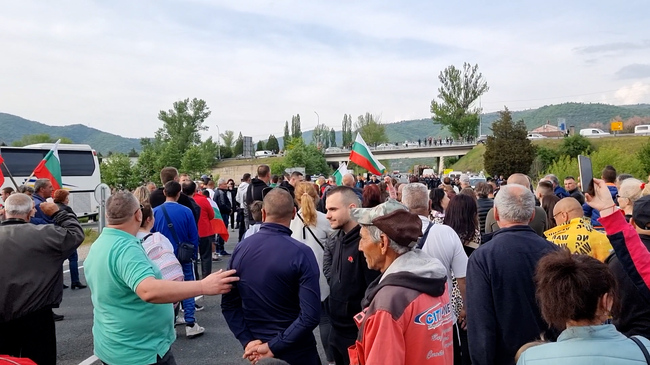 Протест затвори за кратко пътя за Банско и Е-79 при Симитли