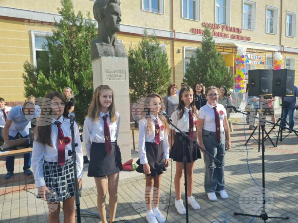 Първият звънец удари за 100 първокласника в Момчилград