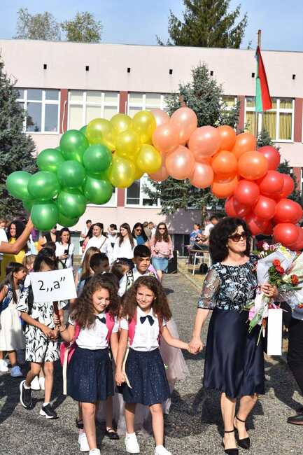 Кметът на Джебел Неджми Али откри учебната година в Средно училище „Христо Ботев" в града