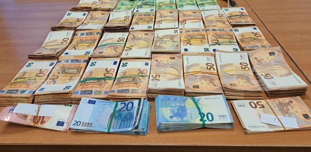Недекларирани 110 000 евро задържаха митнически служители в района на „Дунав мост 2“ при Видин