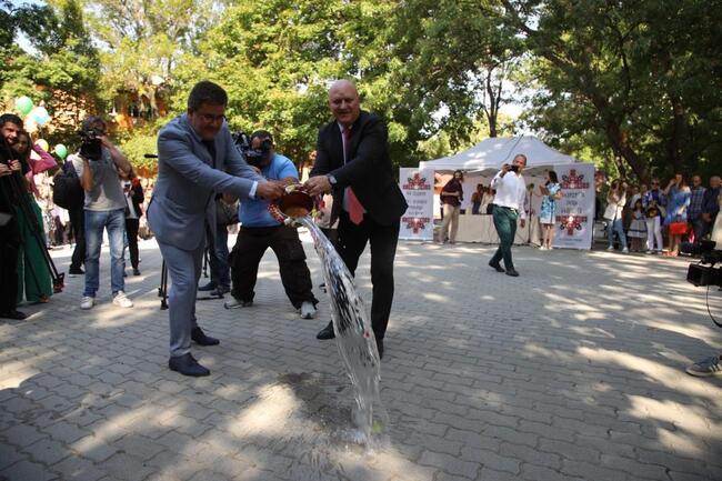 Министър Цоков откри учебната година в 90-годишно софийско училище