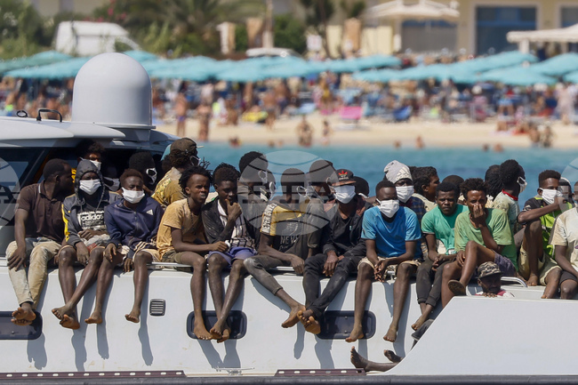 ЕК приветства решението на евродепутатите да подкрепят списъка на "сигурни" страни, чиито граждани няма да получават международна закрила