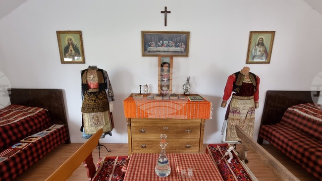 Румъния - Музей на банатската българска носия мечтае да направи Николае Миркович от Стар Бешенов