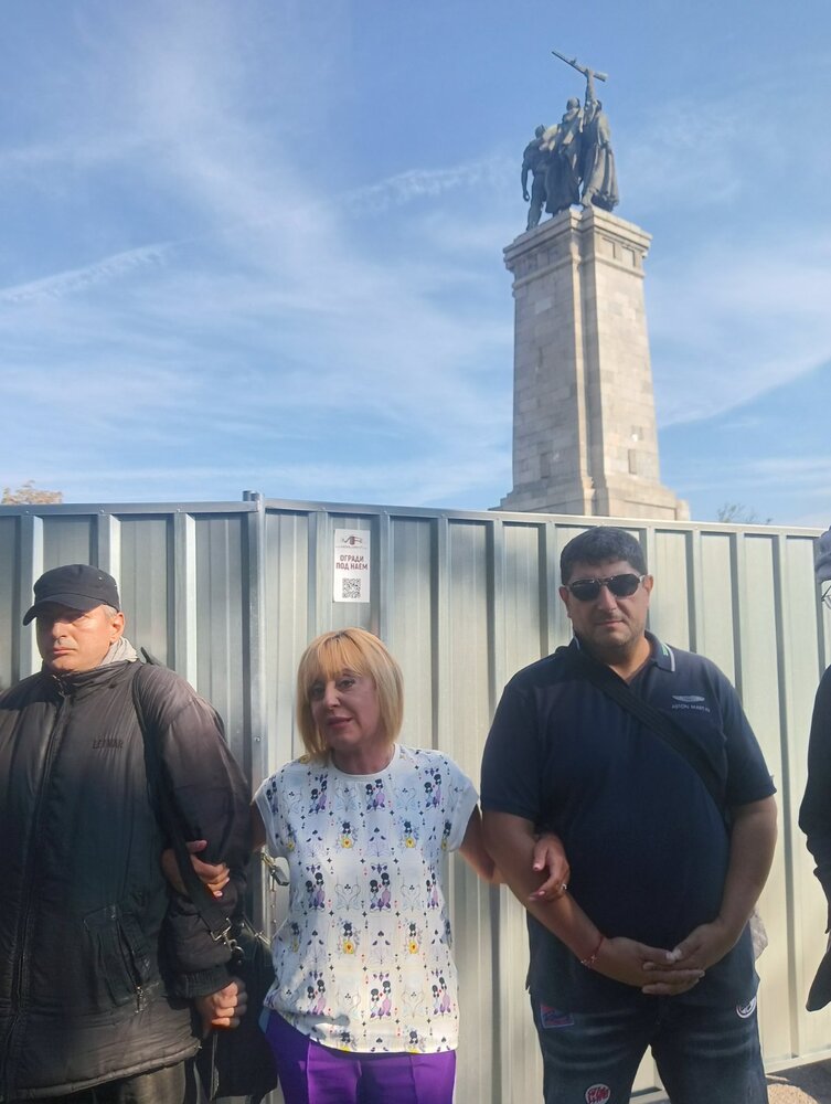 Мая Манолова: Самоуправство от държавата, поставянето на скеле е незаконно