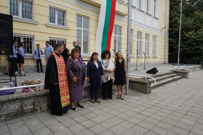 Община Русе: 1173 русенчета постъпват в първи клас днес