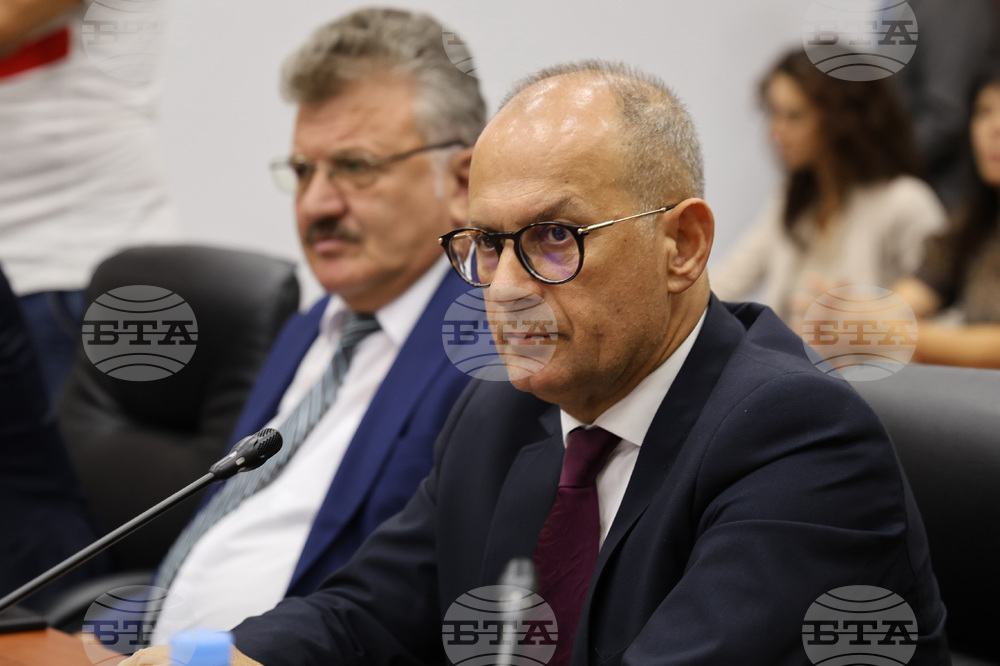 Албания - Тирански университет - вицепрезидент - Артан Ходжа - среща