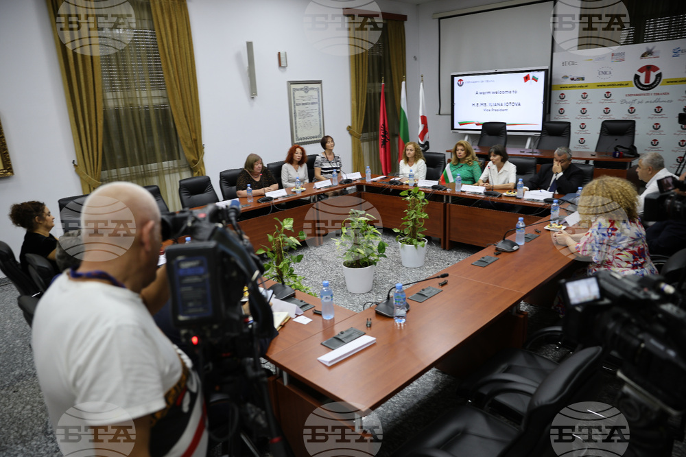 Албания - Тирански университет - Илияна Йотова - Артан Ходжа - среща