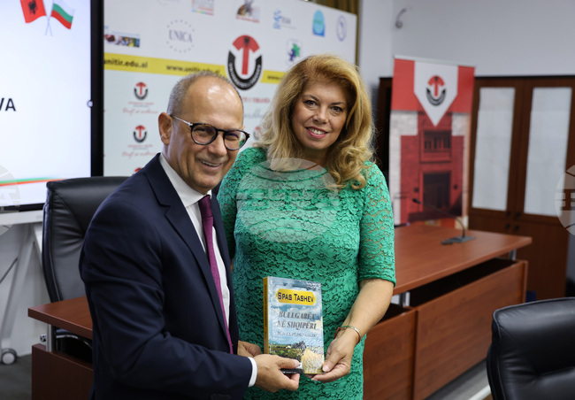 Албания - Тирански университет - Илияна Йотова - Артан Ходжа - среща