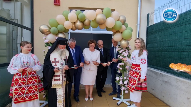 С откриване на ново учебно крило и портал започна учебната година в Езиковата гимназия в Ловеч