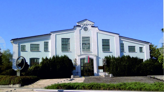 Изложение за абитуриенти и пет временни изложби включва програмата на Националния музей „Земята и хората“ през януари 2026 година