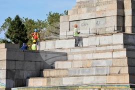 Паметник на Съветската армия - работници