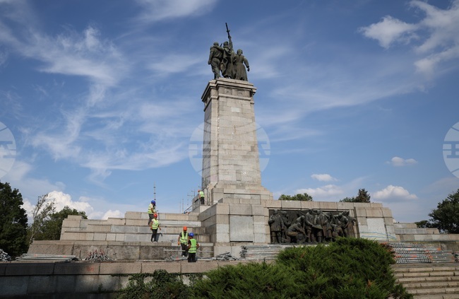 Паметник на Съветската армия - работници