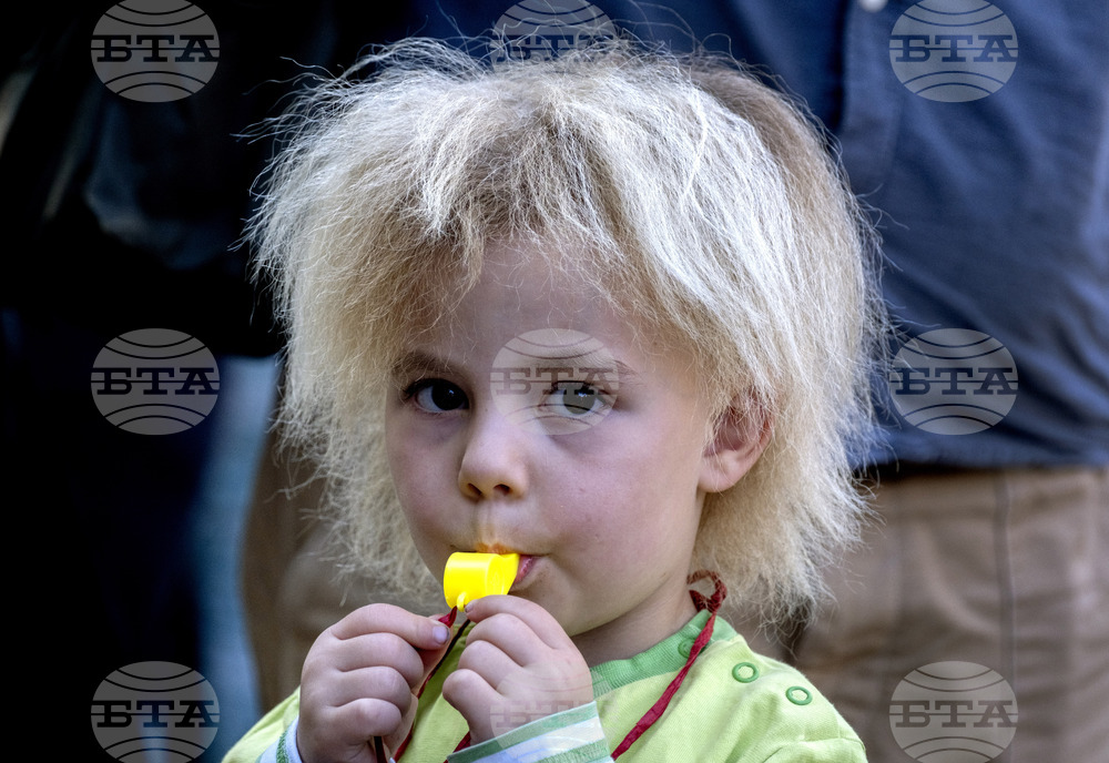 Германски пожарникари извадиха момиче, заклещено в пералня