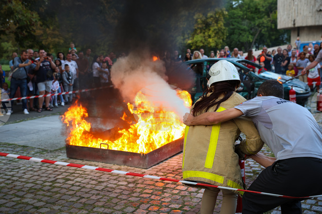 Бургас - ГДПБЗН - "Пожарникарската професия отблизо" - демонстрации